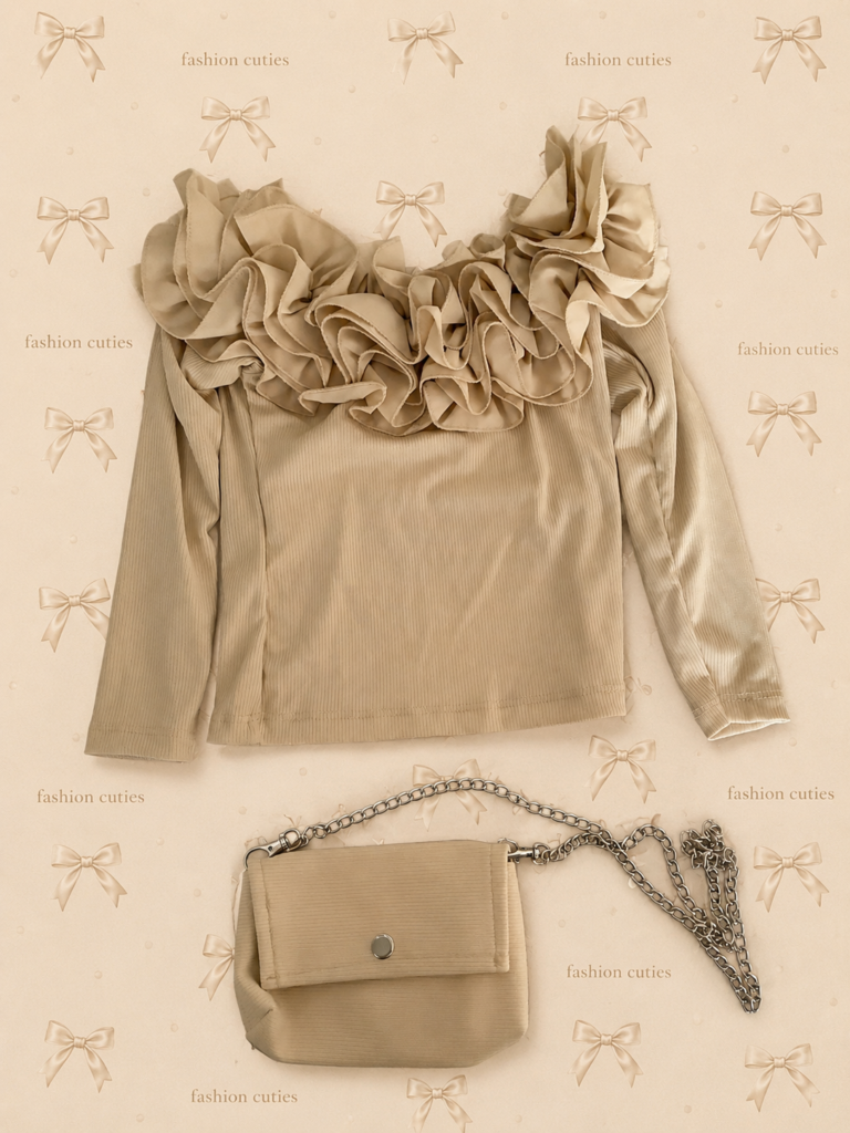 Beige shirt met ruches en tasje